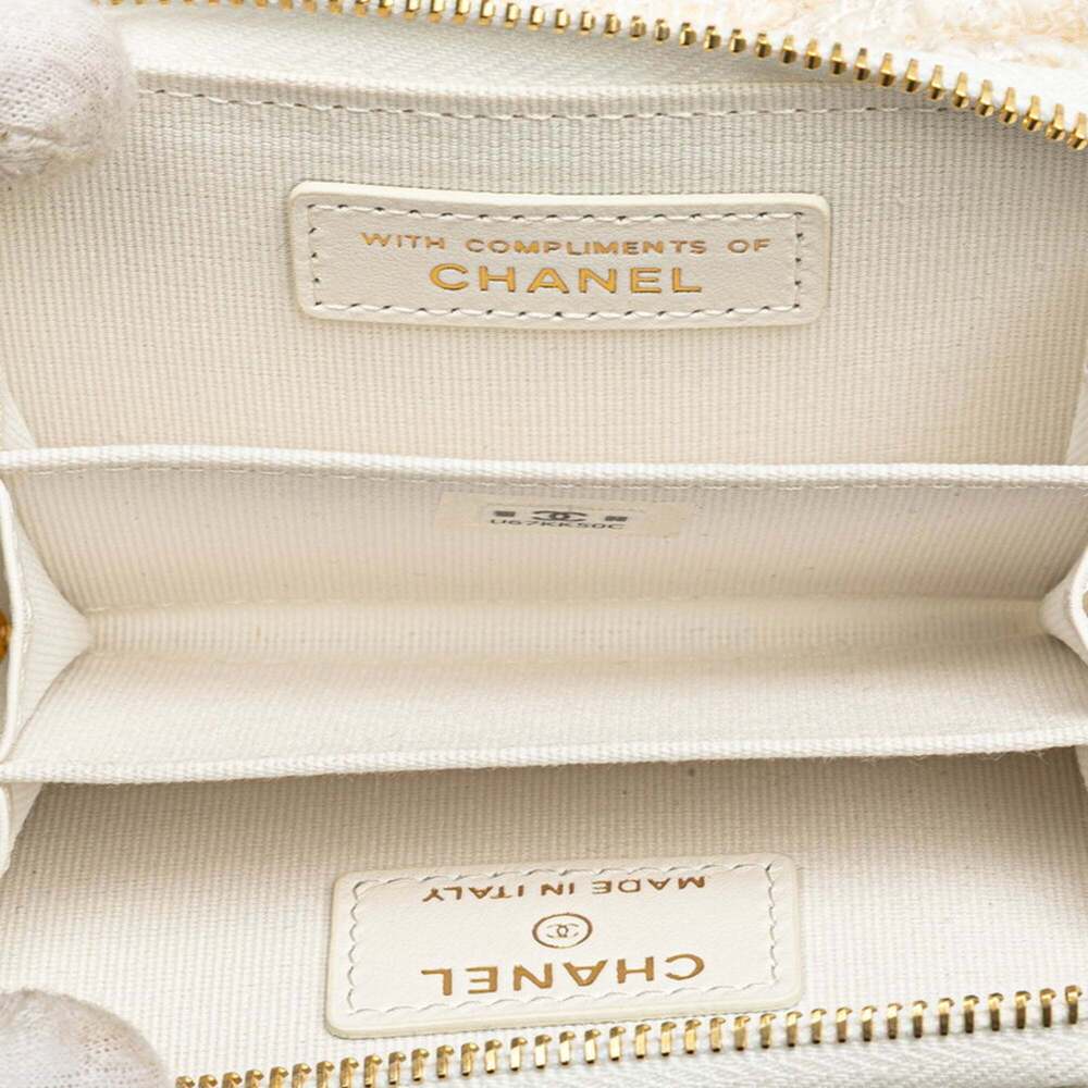 CHANEL White Leather Logo Wallet - Picture 6 of 10